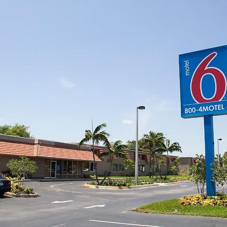 Motel 6-Miami, Fl Дорел Экстерьер фото