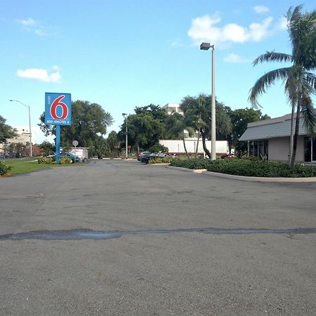 Motel 6-Miami, Fl Дорел Экстерьер фото
