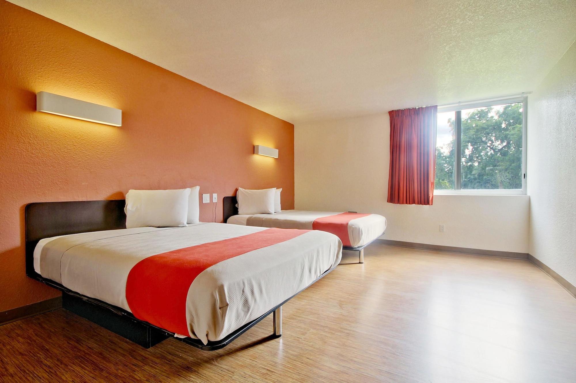 Motel 6-Miami, Fl Дорел Экстерьер фото