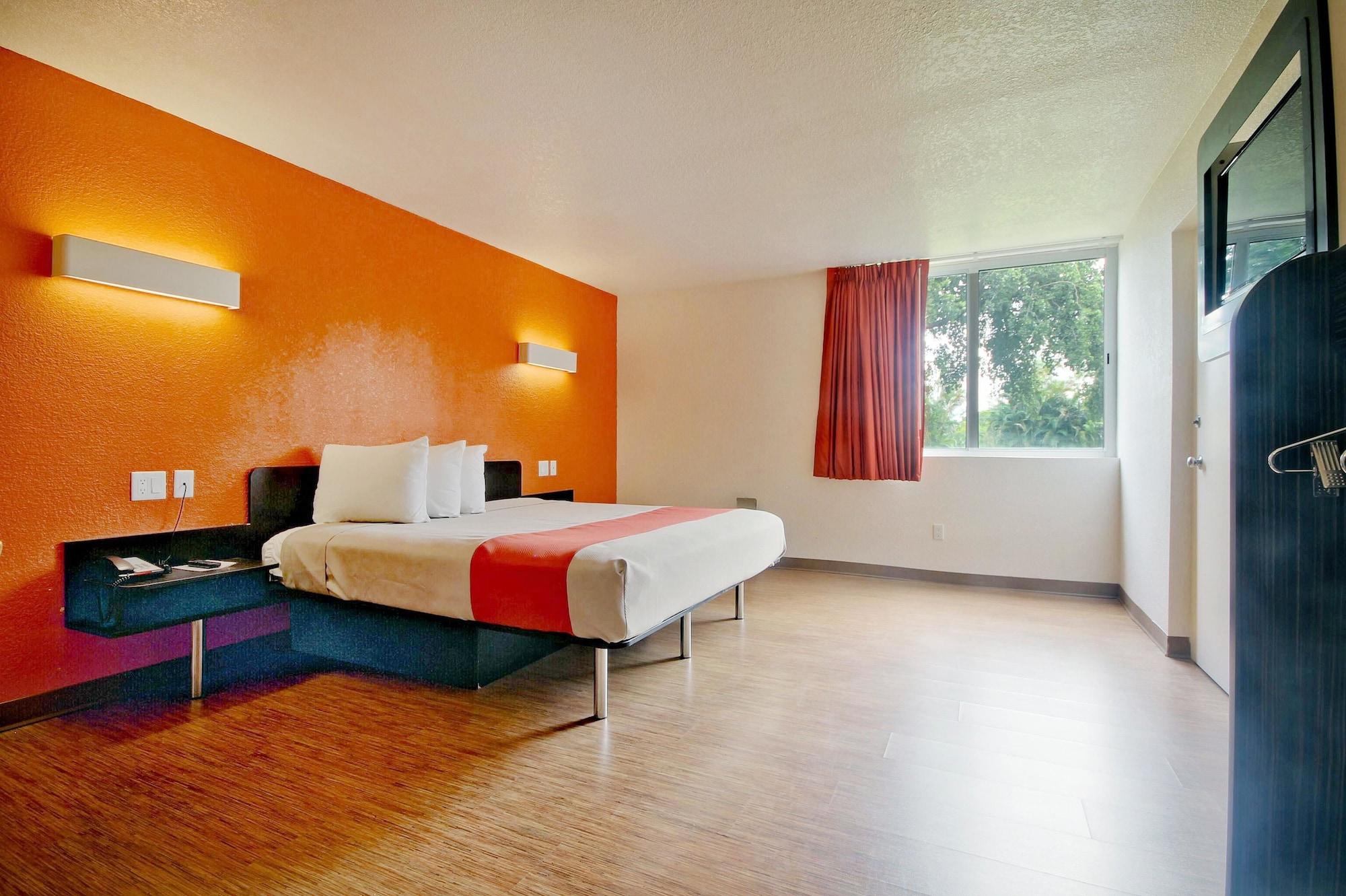 Motel 6-Miami, Fl Дорел Экстерьер фото