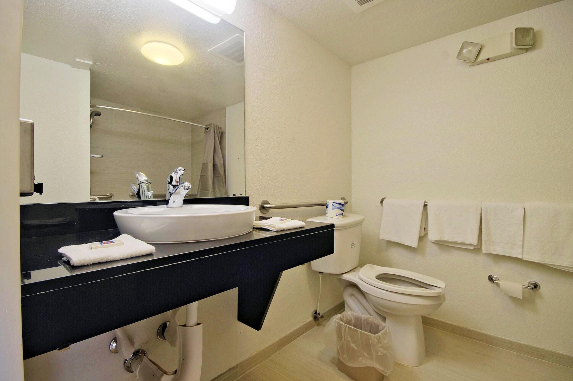 Motel 6-Miami, Fl Дорел Экстерьер фото
