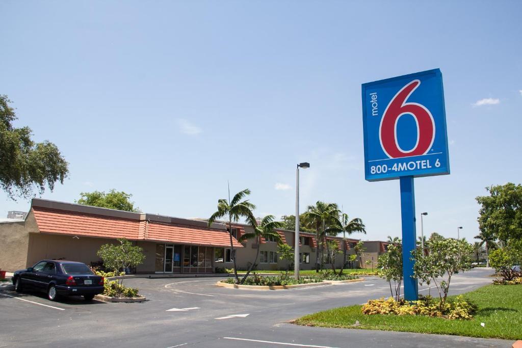 Motel 6-Miami, Fl Дорел Экстерьер фото